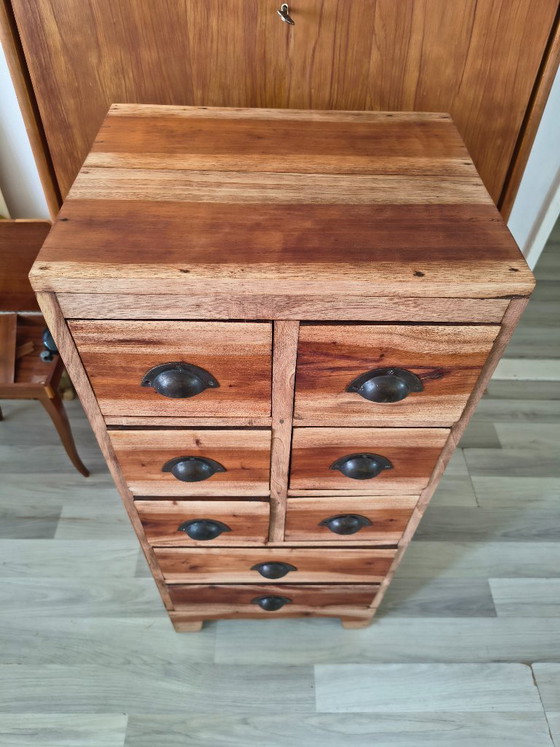Image 1 of Commode en bois de teck / armoire d'apothicaire à 8 tiroirs