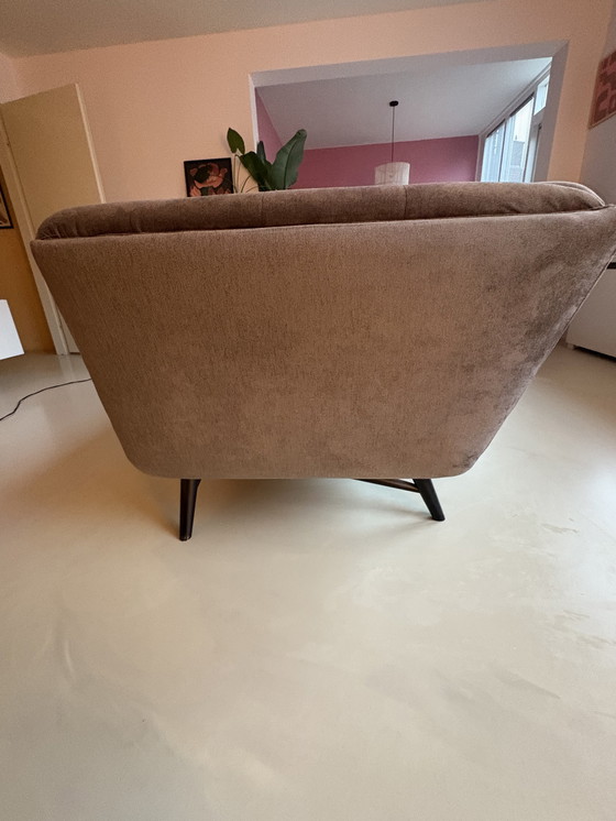 Image 1 of Wunderschönes 3-Sitzer-Sofa und passender Hocker aus Samt von Wulf Wonen