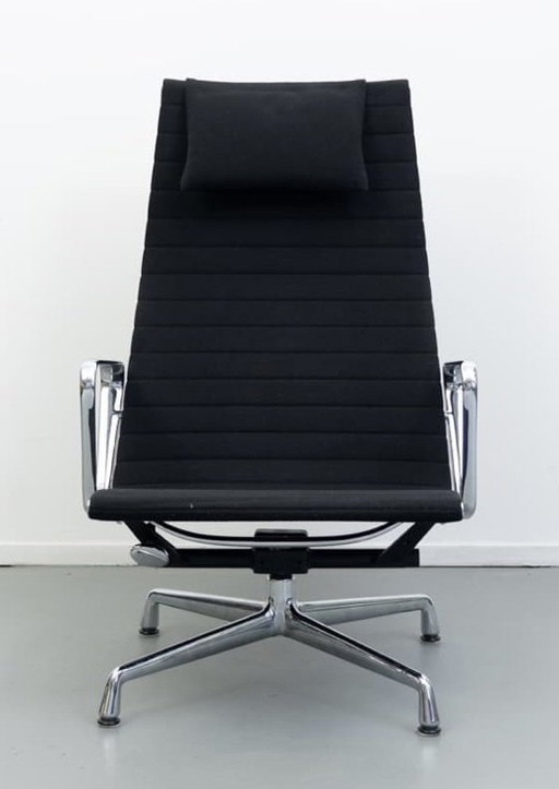 Vitra eames chair
