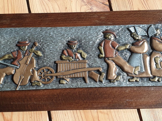 Image 1 of Fregio in rame raffigurante una festa di paese, in ottone e metallo argentato, firmato, realizzato a mano, pezzo unico.