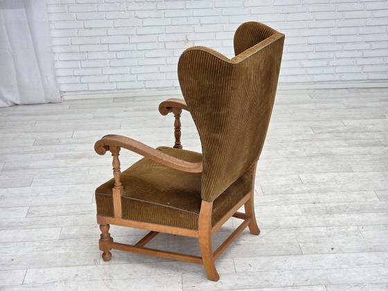 Image 1 of Anni '70, poltrona scandinava con schienale alto e ala, mobili in velluto a coste, legno di quercia intagliato.