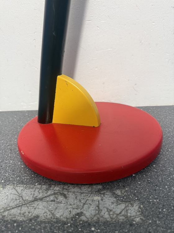 Porta piante / Tavolino vintage postmoderno – Rosso, Blu e Giallo – Wood (photo 4 of 9)
