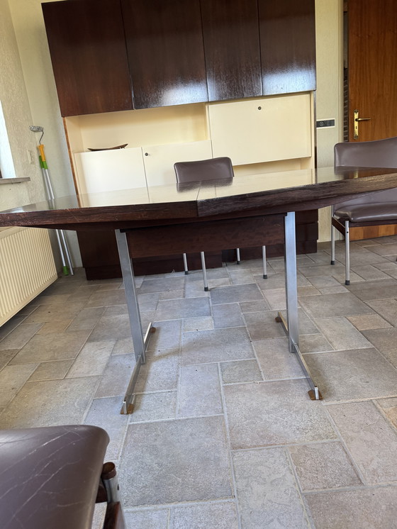 Image 1 of Eettafel-Set mit 4 Stoelen; 60er Jahre; Houten Blad; Metalen-Unterstell. Stoelen opnieuw bekleed.