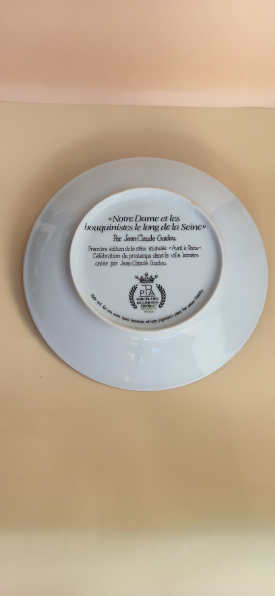 Image 1 of Decorative plate in Limoges porcelain - "Notre Dame et les bouquinistes" - Jean-Claude Guidou - Limited edition