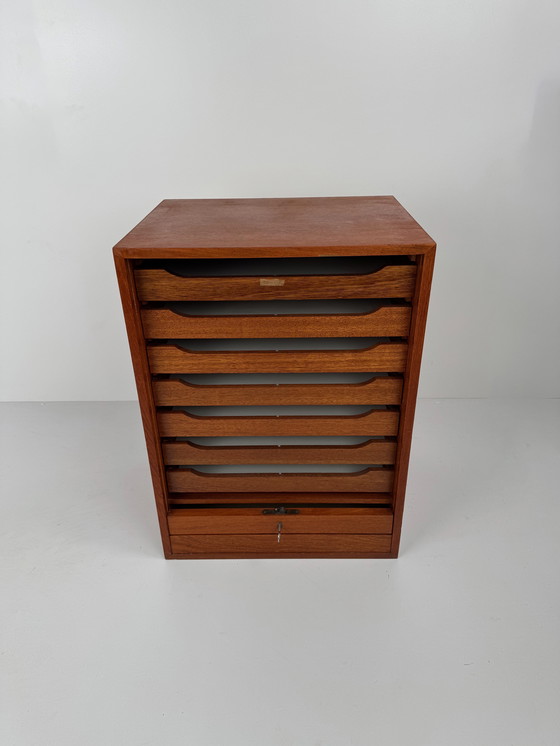 Image 1 of Mobile archivio danese vintage con anta a tamburo – Contenitore compatto in teak