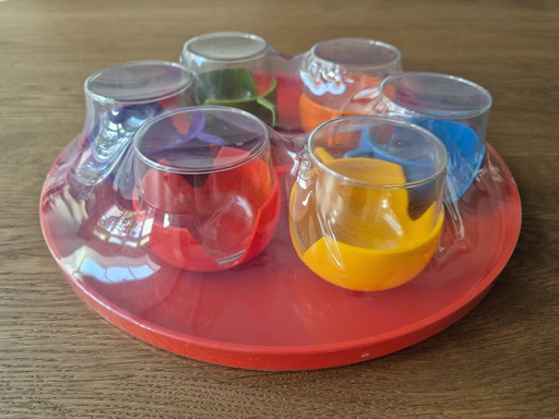 Set retrò di sei bicchieri con contenitore di plastica