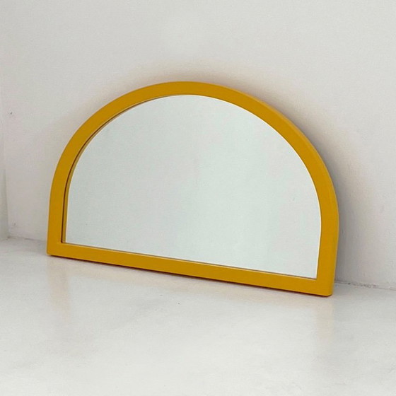 Image 1 of Specchio con cornice ad arco giallo di Anna Castelli Ferrieri per Kartell, anni '80