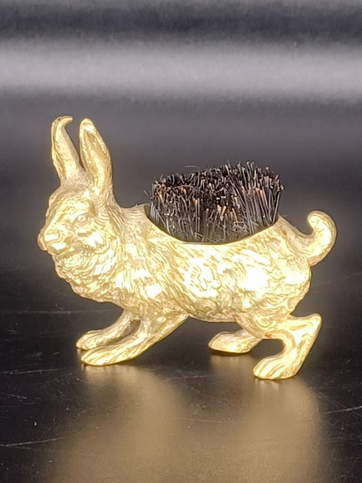 Hermosa representación de una liebre en bronce vienés, década de 1900.