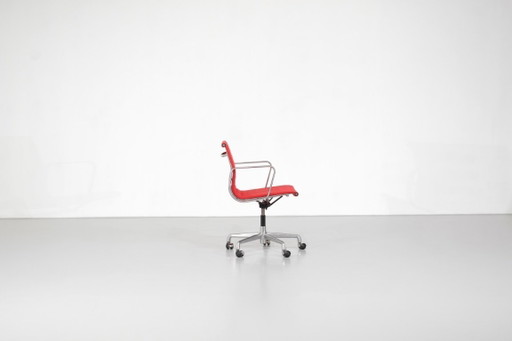 Stoel "EA 117" van Charles Ray Eames voor ICF, Verenigde Staten, 1969.