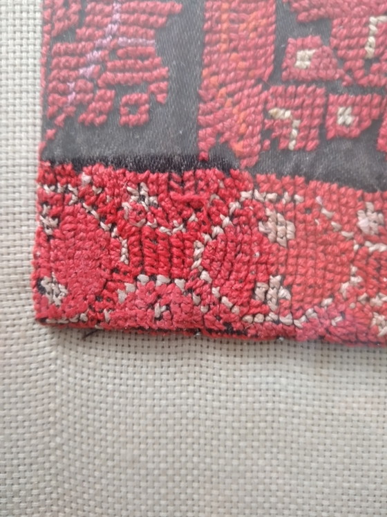 Image 1 of Textile sous cadre.