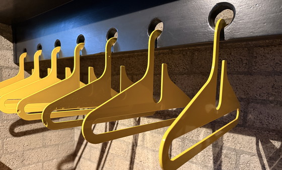 Image 1 of 9 kledinghangers van Ingo Maurer