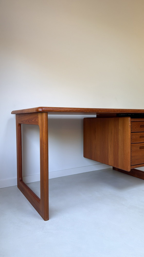 Image 1 of Vintage Deens designbureau gemaakt van teak hout door Dyrlund
