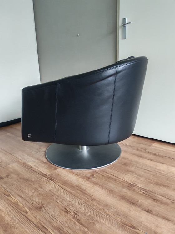 Image 1 of 2 sillones giratorios de piel Natuzzi