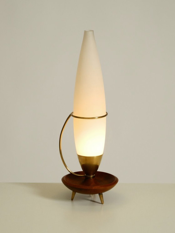 Image 1 of Large, beautiful Mid-Century Modern table lamp made of brass and teak, with a frosted glass shade | 42 cm | 16,5"
