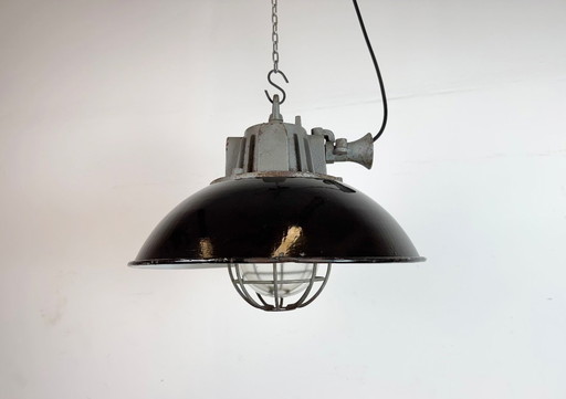 Lampada a sospensione industriale a gabbia in ghisa e smalto nero, anni '60
