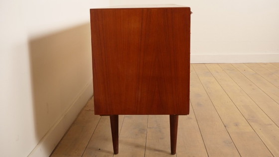 Buffet bas avec tiroirs et portes coulissantes, bois brun, Marron, Mid Century Modern (photo 3 sur 13)