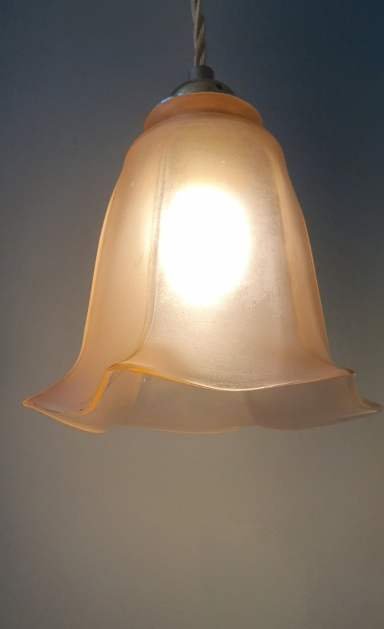Image 1 of Set Vintage franse roze hanglampen van gekleurd glas.
