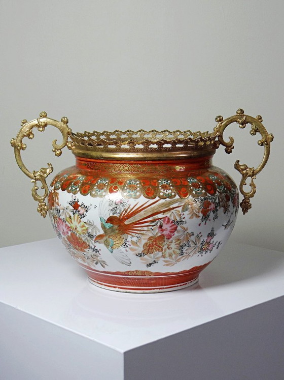 Image 1 of Japanse cachepot van Kutani-porselein en brons, Meiji-periode, 19e-20e eeuw.