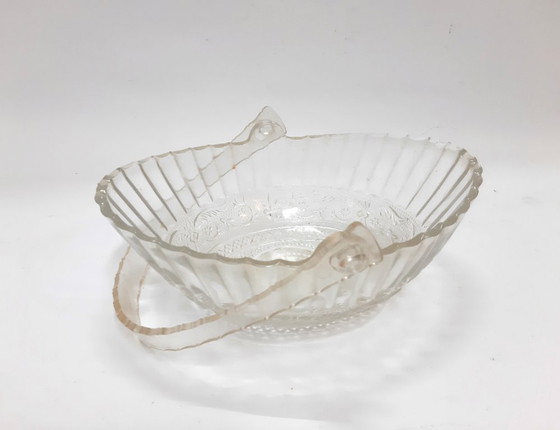 Image 1 of Vintage geperst glazen decoratieve mand, fruitschaal