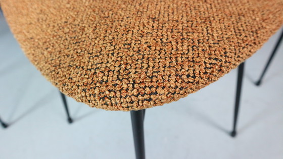 Image 1 of Ensemble de 4 chaises de salle à manger italiennes nouvellement tapissées 1950