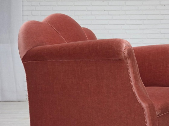 Image 1 of Dänischer Sessel aus den 1950er Jahren, lachsrosa Veloursbezug, Eichenholz.