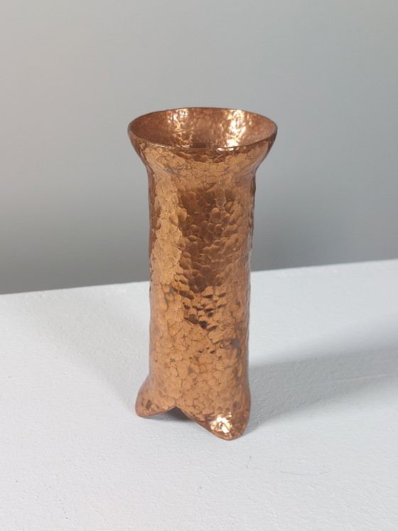 Image 1 of Vase anthroposophique en cuivre martelé à la main