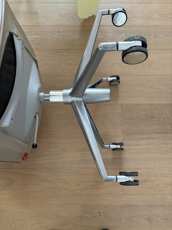 Image 1 of 1 x Arper Bürostuhl, cremefarbenes Leder, höhenverstellbar und drehbar
