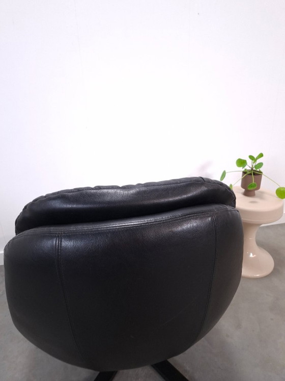 Image 1 of Sillón giratorio de piel negra H.W. Klein para Bramin de Dinamarca