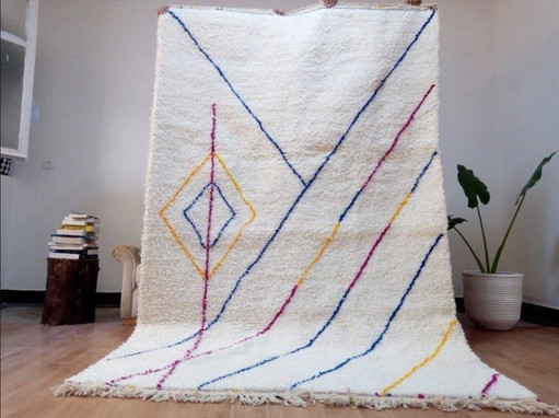 Handgemaakt Beni Ouraine-tapijt met kleurrijke patronen, 150/250 cm – Aime Té, vloerkleden en tapijten, Wool