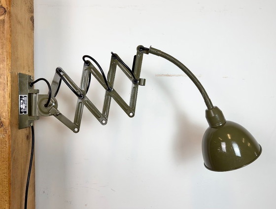 Image 1 of Applique murale à ciseaux verte de style militaire industriel, de Elektroinstala, années 1960