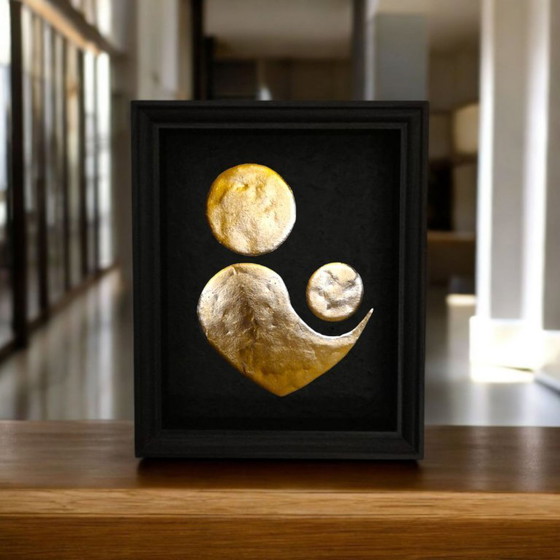 Image 1 of Oeuvre d'art Parental Love plaquée or 23 carats dans un cadre en édition limitée