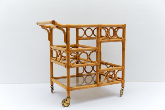 Image 1 of Carrito de servicio de bambú y vidrio ahumado con portabotellas, Italia, años 50