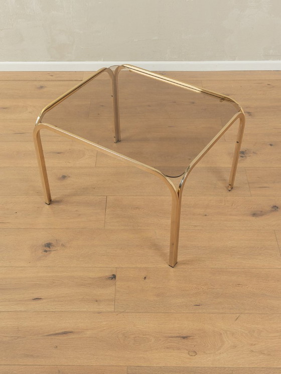 Image 1 of Table d'appoint années 70, structure en métal doré et plateau en verre