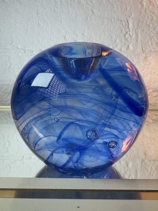 Candelabro de cristal azul Kosta Boda de los años 80