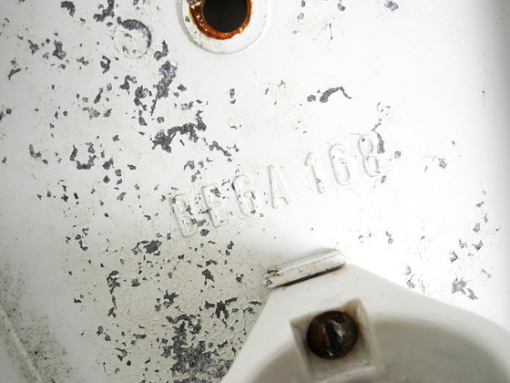 Image 1 of Zeldzame en zeer fraaie Mid Century Modern buitenwandlamp van Bega, model 168.