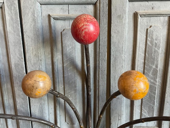 Image 1 of Wandkapstok met gekleurde houten bollen Frans