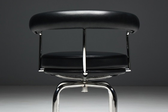Image 1 of LC7 Stühle von Charlotte Perriand, Le Corbusier und Pierre Jeanneret für Cassina, Italien, 1980er Jahre