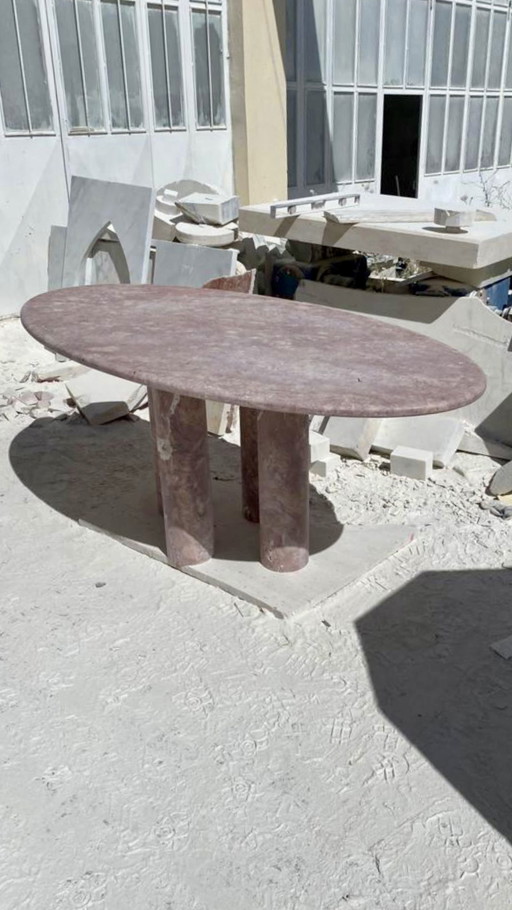 Mesa de comedor ovalada vintage de travertino rojo