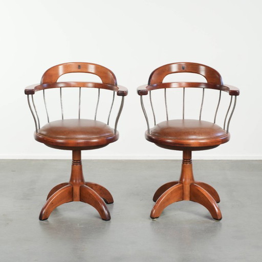 2x draaibare Schuitema stoel/bijzetstoel/bureaustoel uit de Shaker serie met een cognac kleurige rundleren zitting