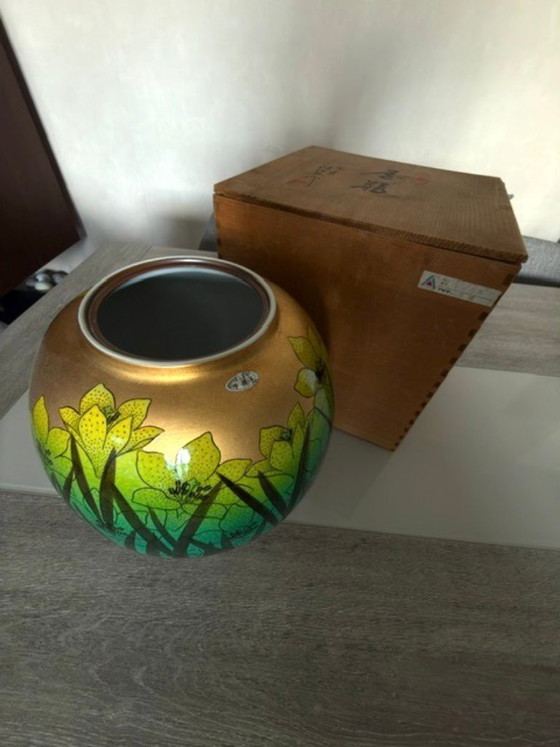 Image 1 of Kutani vase, made by Kenjiro Ota, polychrome and gold decorated vase, "Iris"