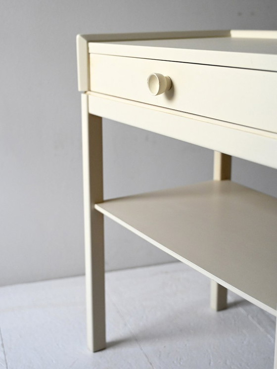 Image 1 of Wit gelakte Scandinavische nachtkastjes uit de jaren 60