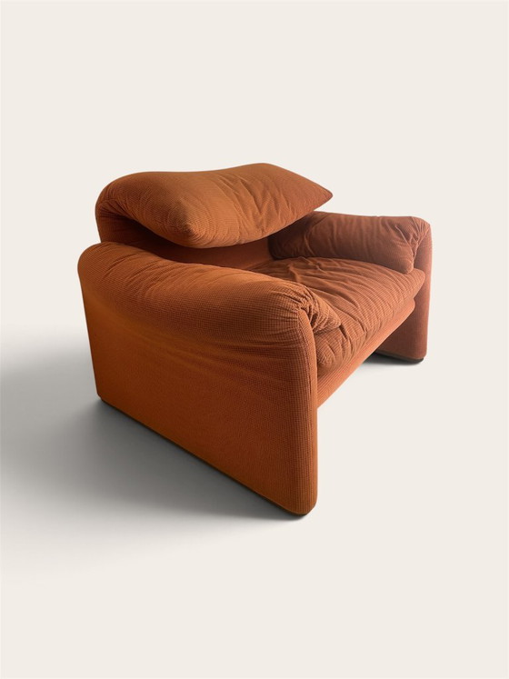 Maralunga Armchair - Terracotta color, Cassina, Textile, Orange, Mid Century Modern (photo 3 of 6)