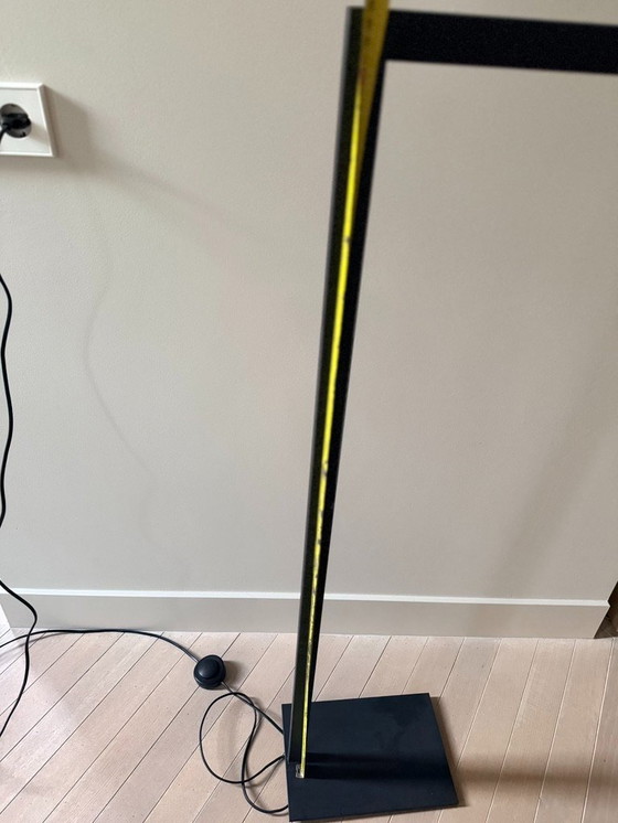 Image 1 of 1x, zwart metalen vloerlamp, met lichtgrijze kap