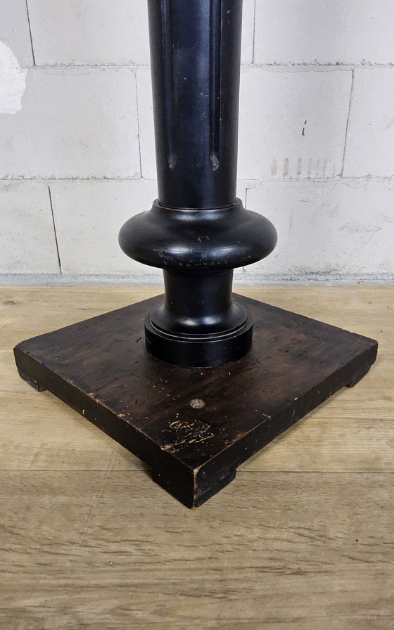 Image 1 of Antieke donkeren houten plantenstandaard / sokkel  / piedestal / pilaar / zuil