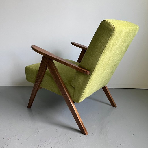 Vintage fauteuil in mid-century modern stijl: limoengroene stof, frame van beukenhout. – Wood (photo 2 of 14)