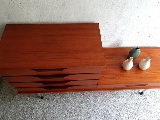 Image 1 of Scandinavisch massief houten dressoir