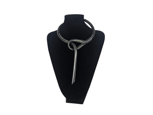 Anne Marie Beretta - collier - métal laminé patiné - minimaliste - signé - postmoderne - Paris - années 80