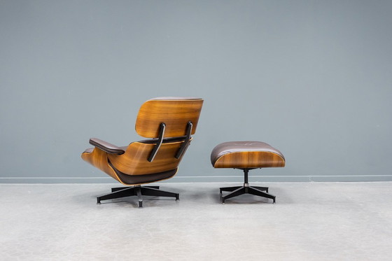 Image 1 of Sillón Eames + otomana