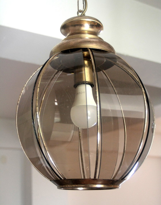 Image 1 of Lampadario in ottone con segmenti in vetro fumé, seconda metà del XX secolo