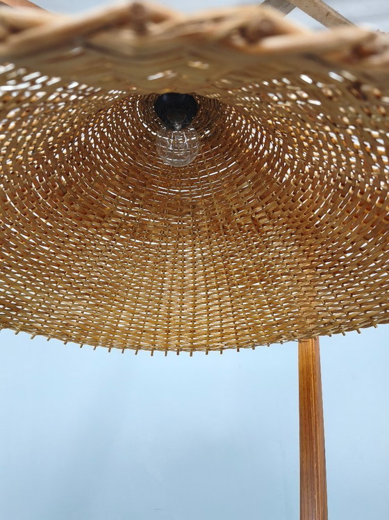 Image 1 of Vloerlamp uit het midden van de 20e eeuw met rotan kap, Tsjechoslowakije, jaren 60